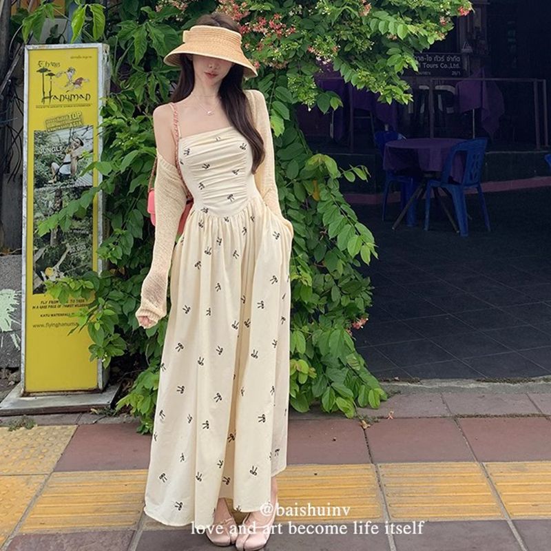 法式溫柔風蝴蝶結印花吊帶連衣裙女夏季高級感氣質收腰顯瘦初戀裙