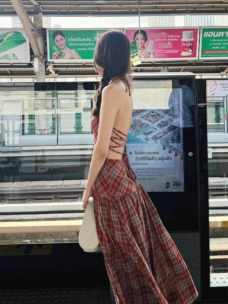 度假風連衣裙夏季法式多巴胺甜美格紋露背吊帶長裙子小眾收腰顯瘦
