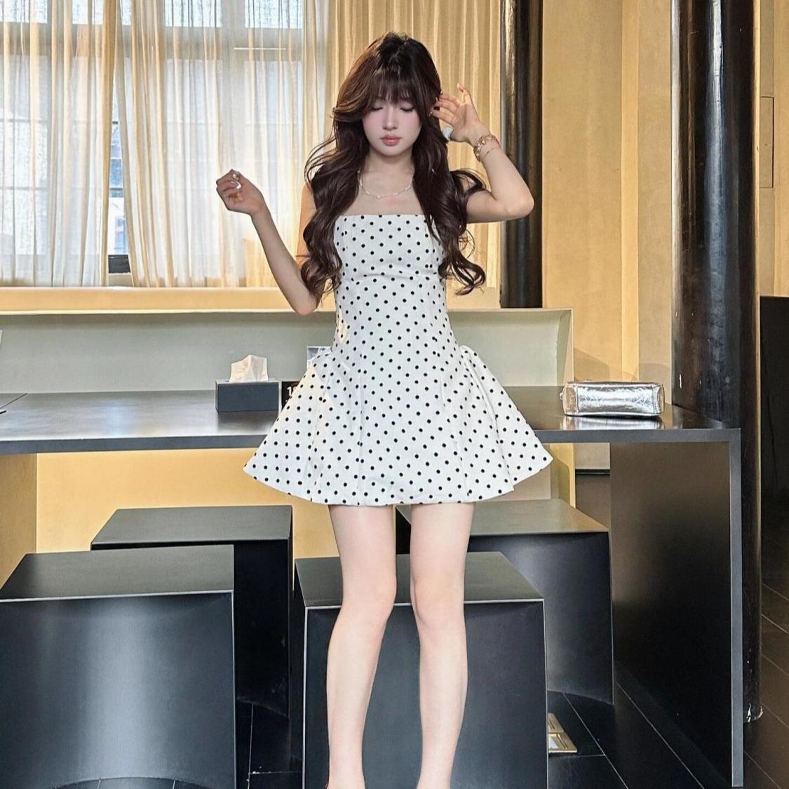 法式甜辣妹杏色波點純欲方領連衣裙時尚修身海邊拍照女氣質短裙子