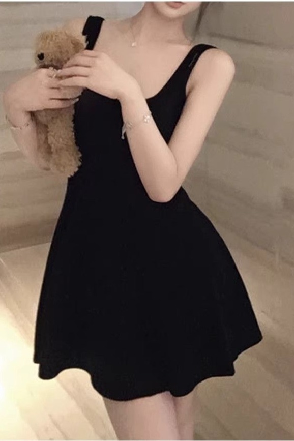 黑色吊帶連衣裙女法式絕美高級法式短裙子夏季赫本風小個子小黑裙