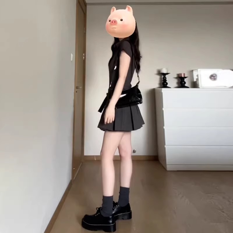 灰色學院風polo連衣裙子女夏季2026新款流行爆款收腰氣質百褶短裙