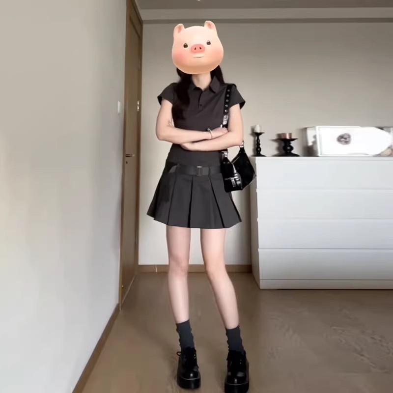 灰色學院風polo連衣裙子女夏季2026新款流行爆款收腰氣質百褶短裙