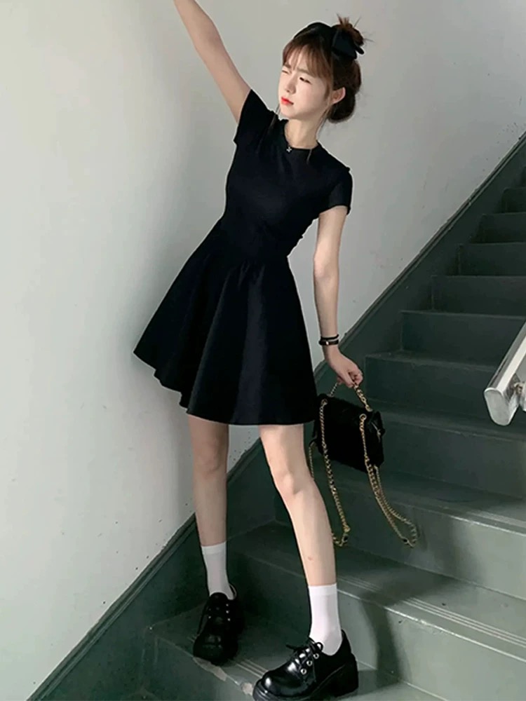 法式赫本風氣質黑色連衣裙子女夏季2026新款小個子收腰顯瘦小黑裙