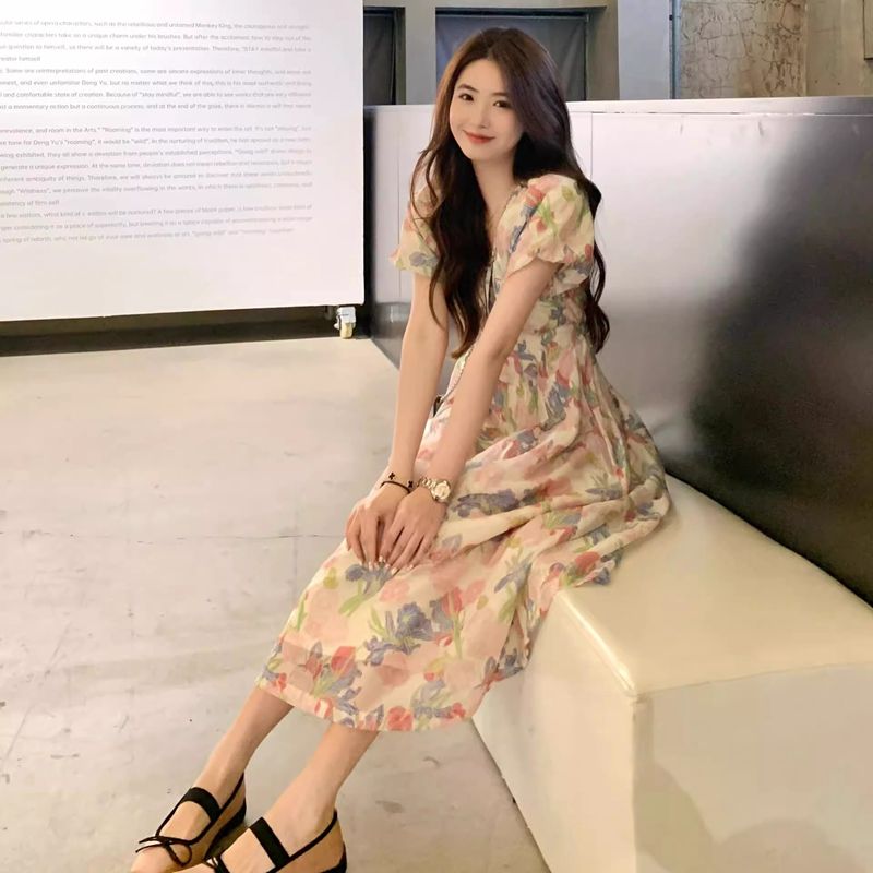 法式茶歇碎花簡單大方得體連衣裙復古氣質V領長裙2026新款女夏季