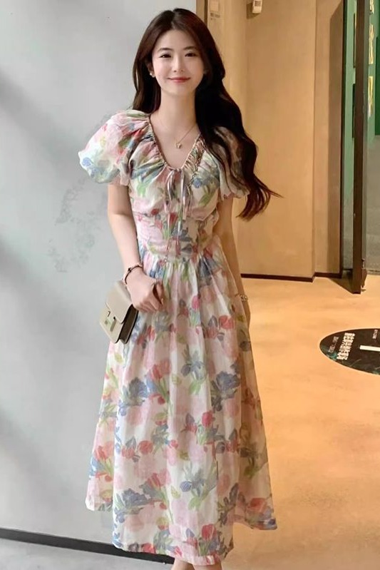 法式茶歇碎花簡單大方得體連衣裙復古氣質V領長裙2026新款女夏季