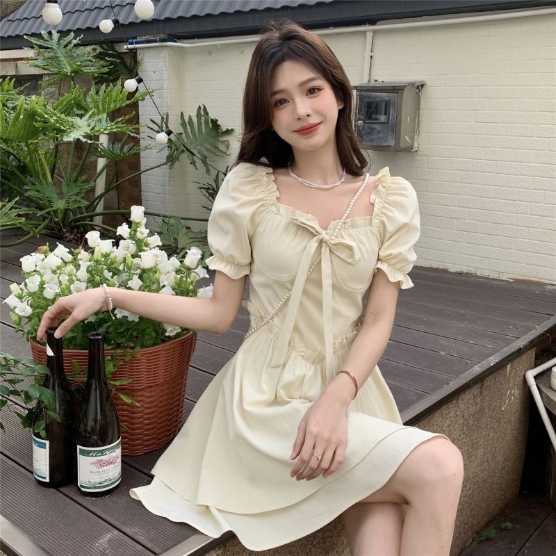 泡泡袖方領連衣裙女春夏2026新款溫柔風系帶木耳邊收腰短袖A字裙