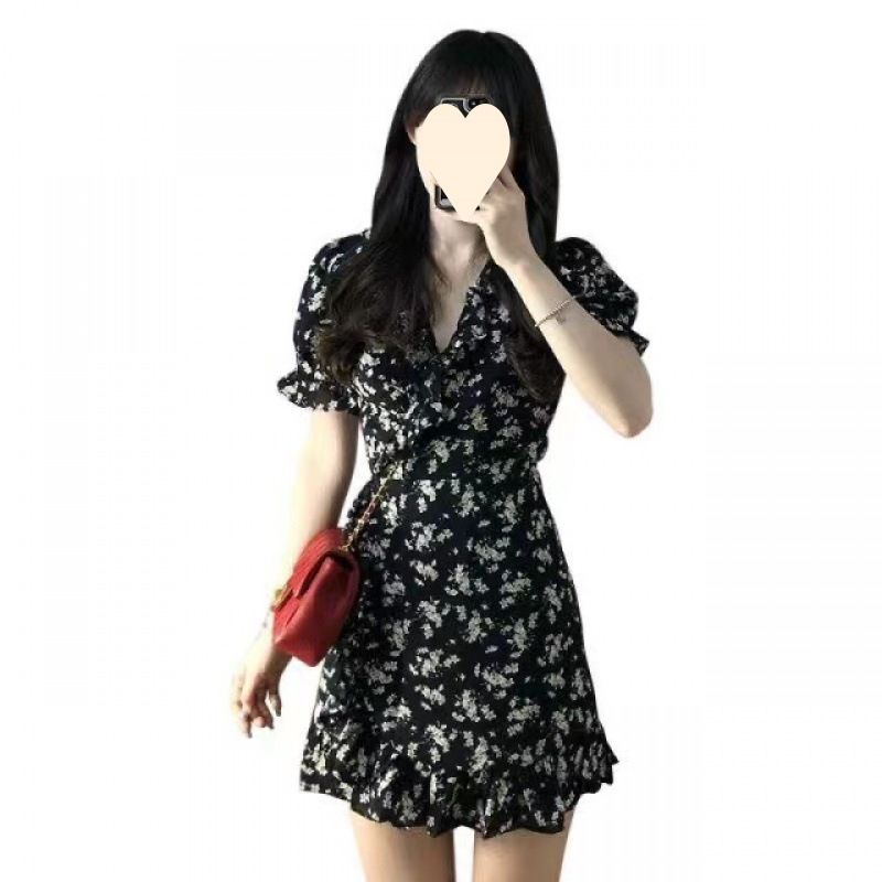 法式黑色碎花連衣裙女甜欲風裙子泡泡袖收腰設計感小眾顯瘦