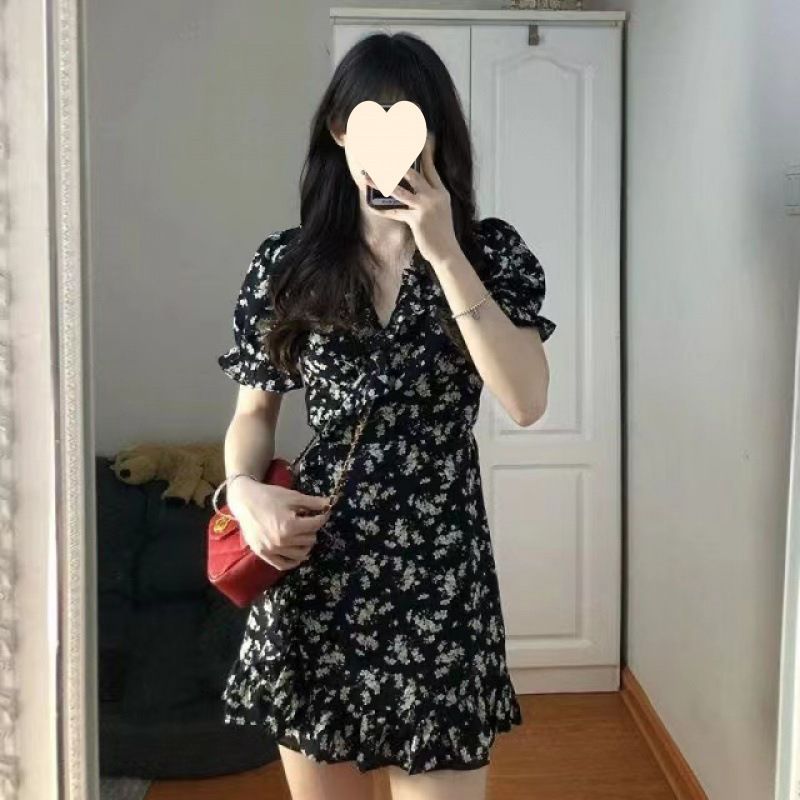 法式黑色碎花連衣裙女甜欲風裙子泡泡袖收腰設計感小眾顯瘦