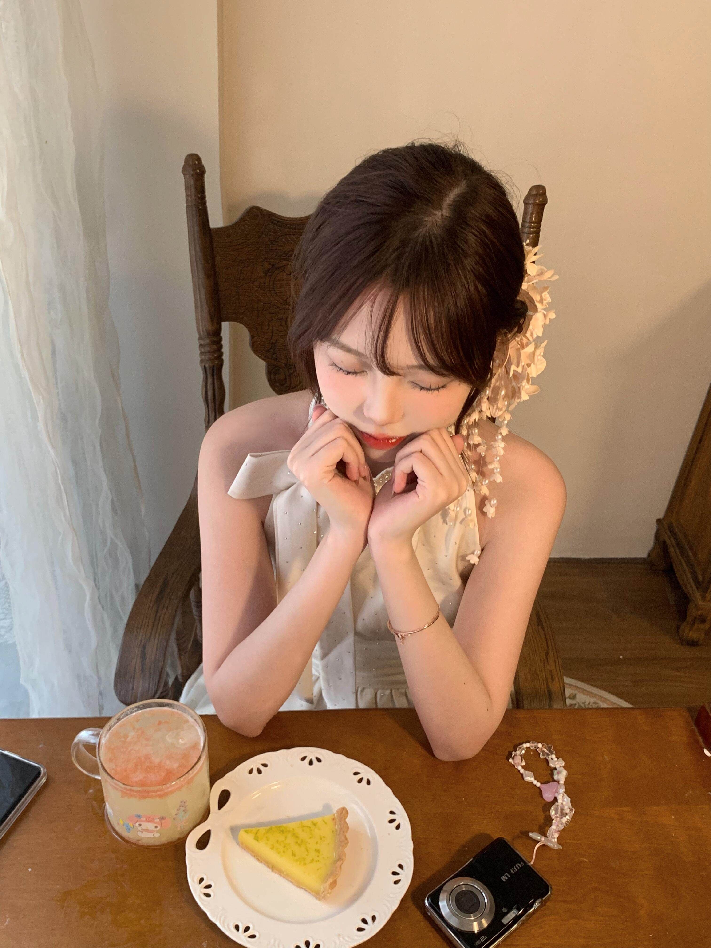 女春夏季燙鉆蝴蝶結純欲風公主裙生日裙子法式富家千金掛脖連衣裙