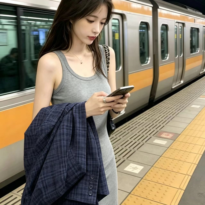 韓系U領灰色背心連衣裙女夏季氣質內搭收腰顯瘦包臀長裙