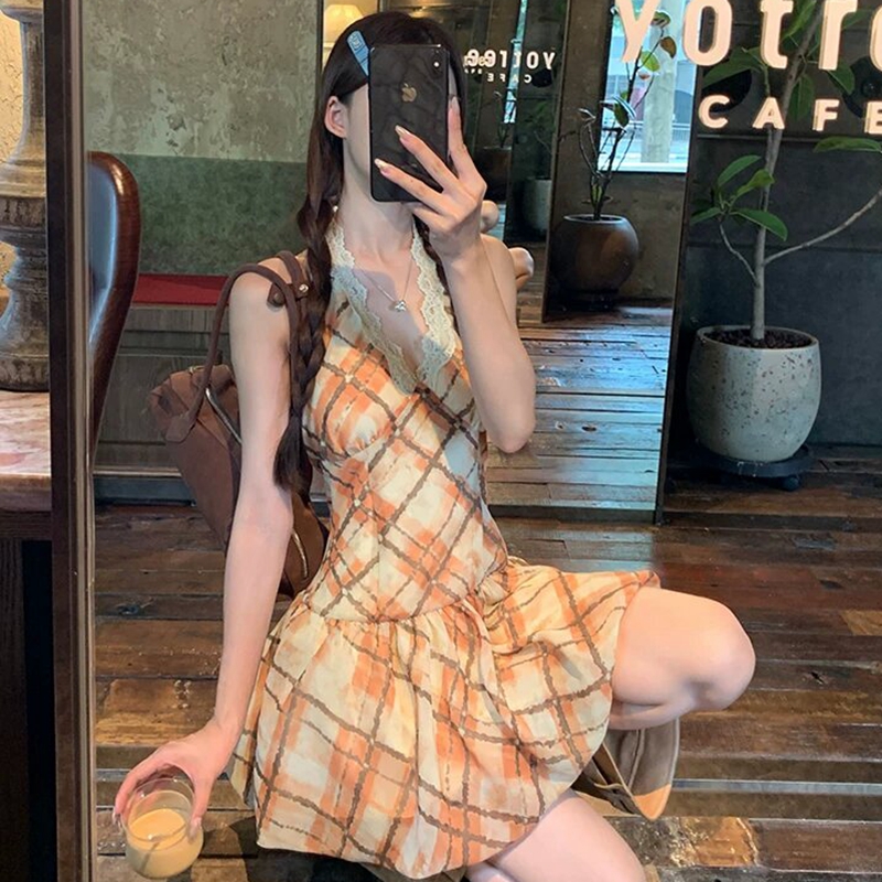 蕾絲拼接露背v領掛脖連衣裙修身格紋短裙辣妹風收腰a字裙