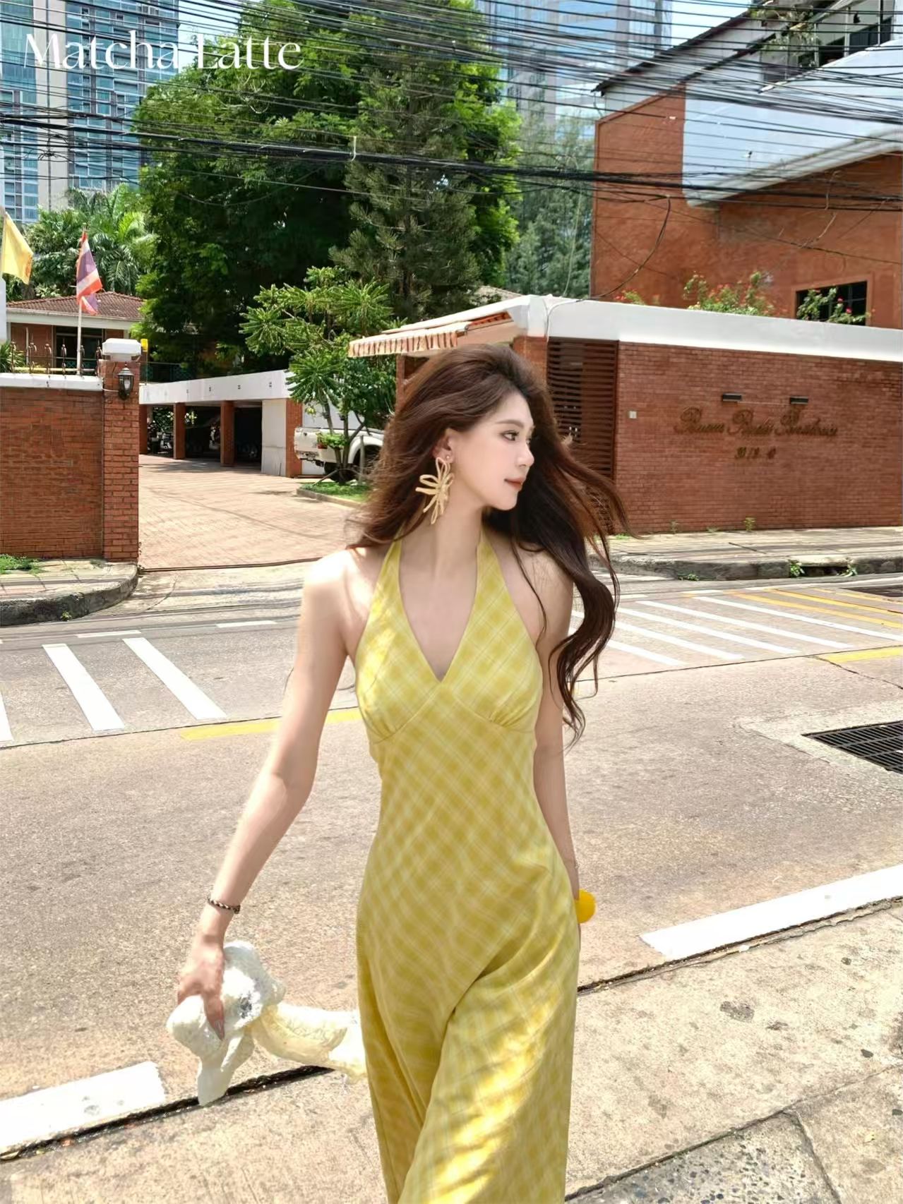 浪漫法式v領掛脖連衣裙女夏季新款設計感小眾溫柔度假風長裙