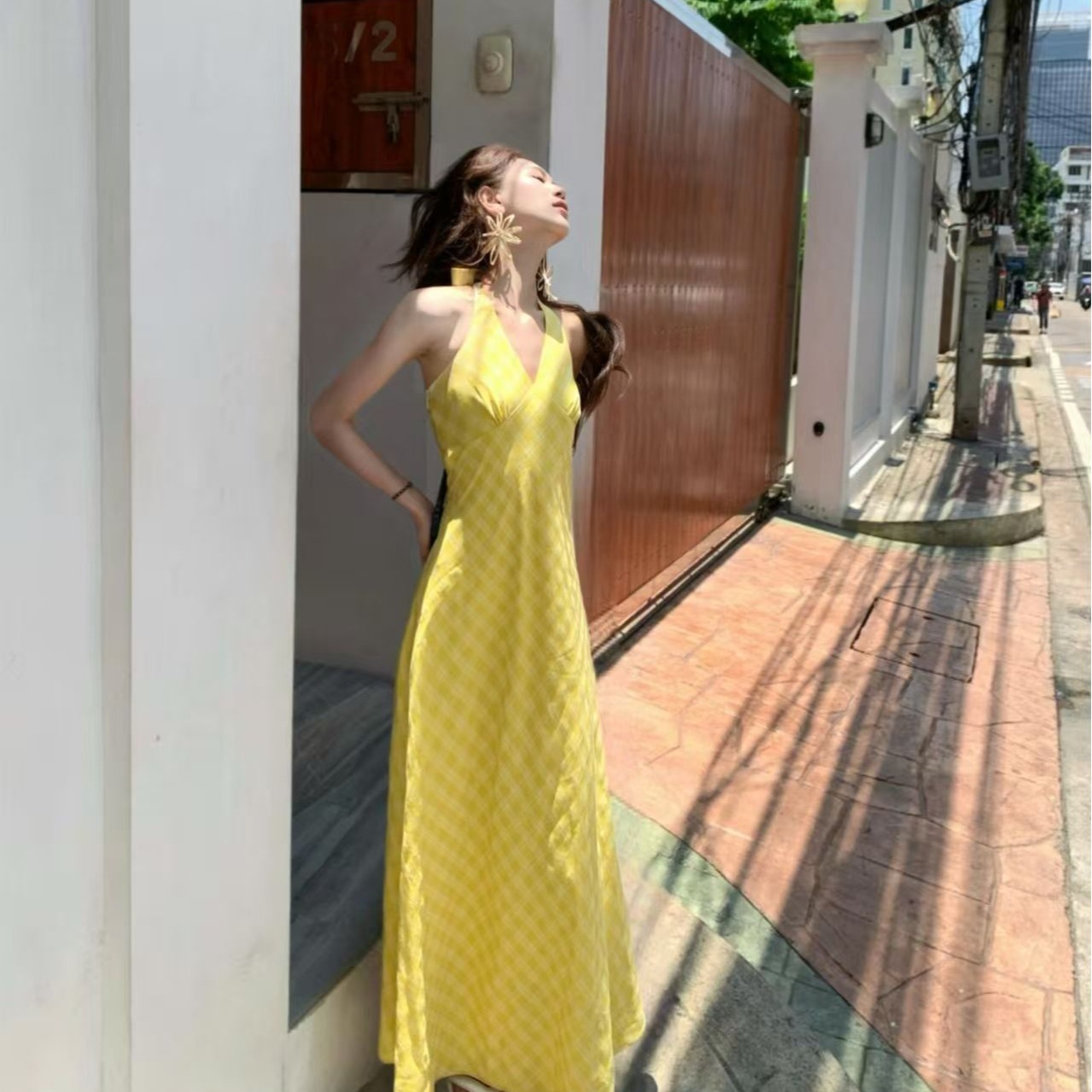 浪漫法式v領掛脖連衣裙女夏季新款設計感小眾溫柔度假風長裙