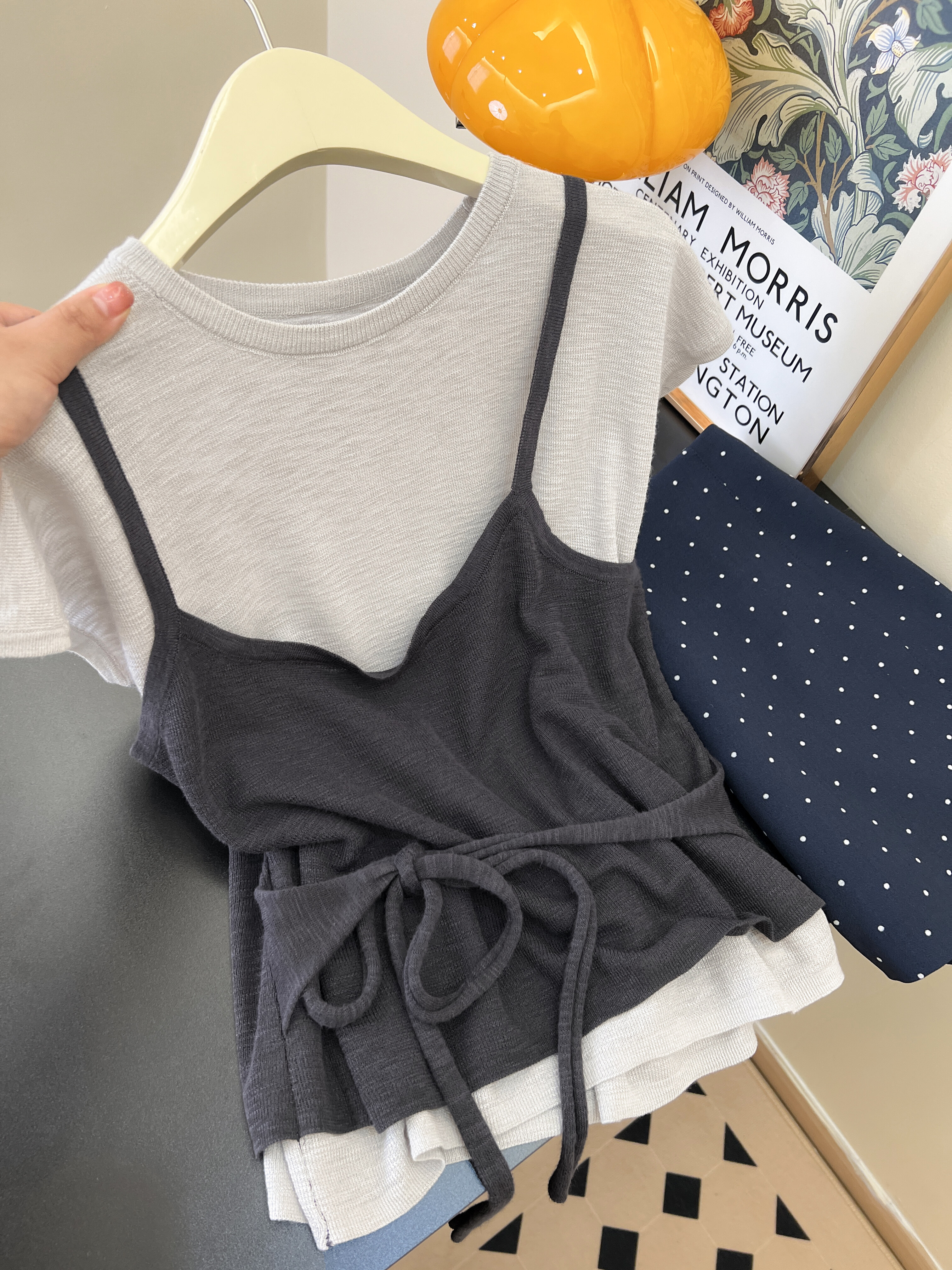 MY12477#韩系灰色假两件背心短袖T恤女夏收腰绑带短上衣女裝貨源服裝批...