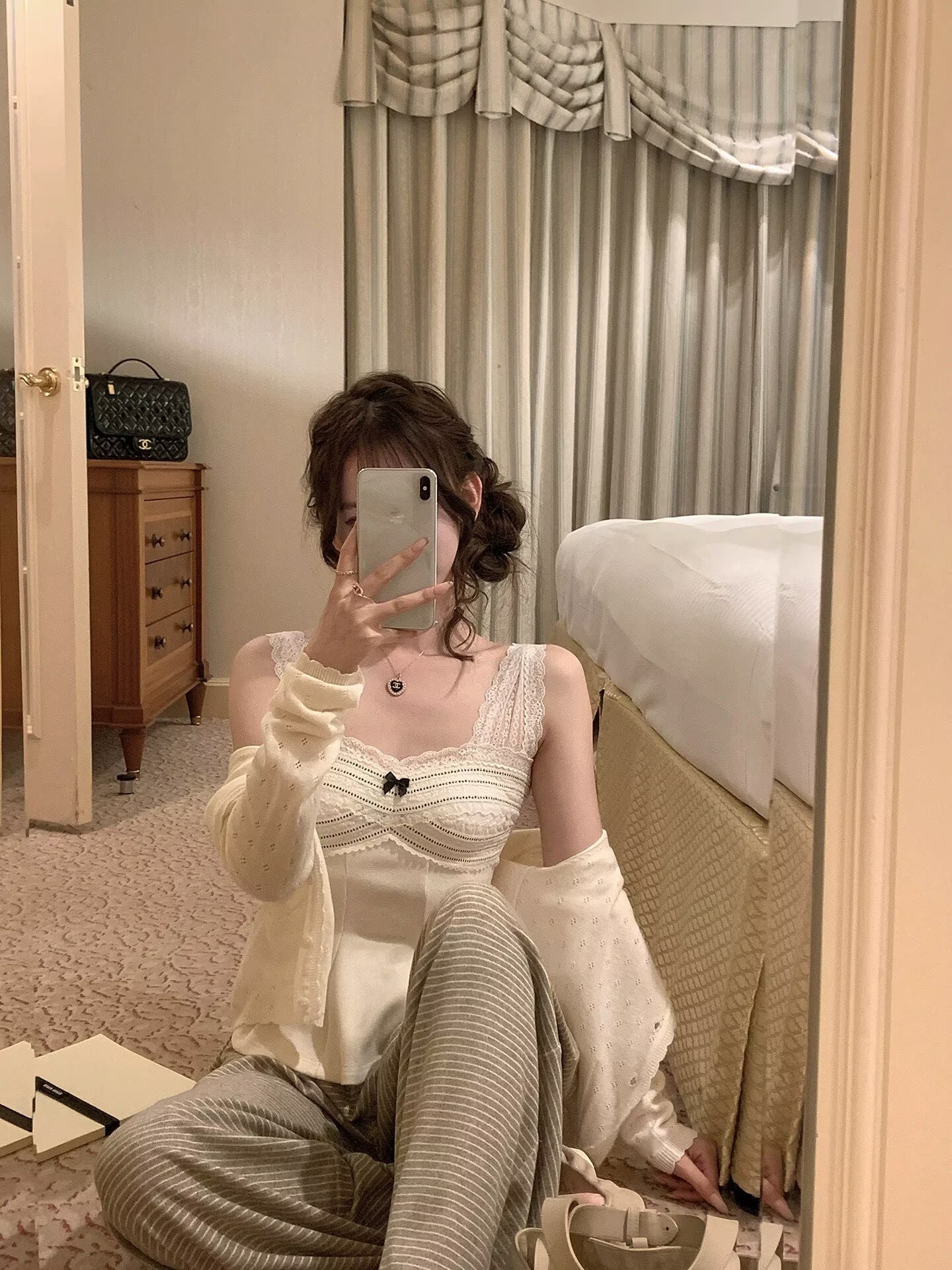 黑色吊帶上衣女2026新款時髦洋氣高端小資小香風設計感掐腰小衫夏