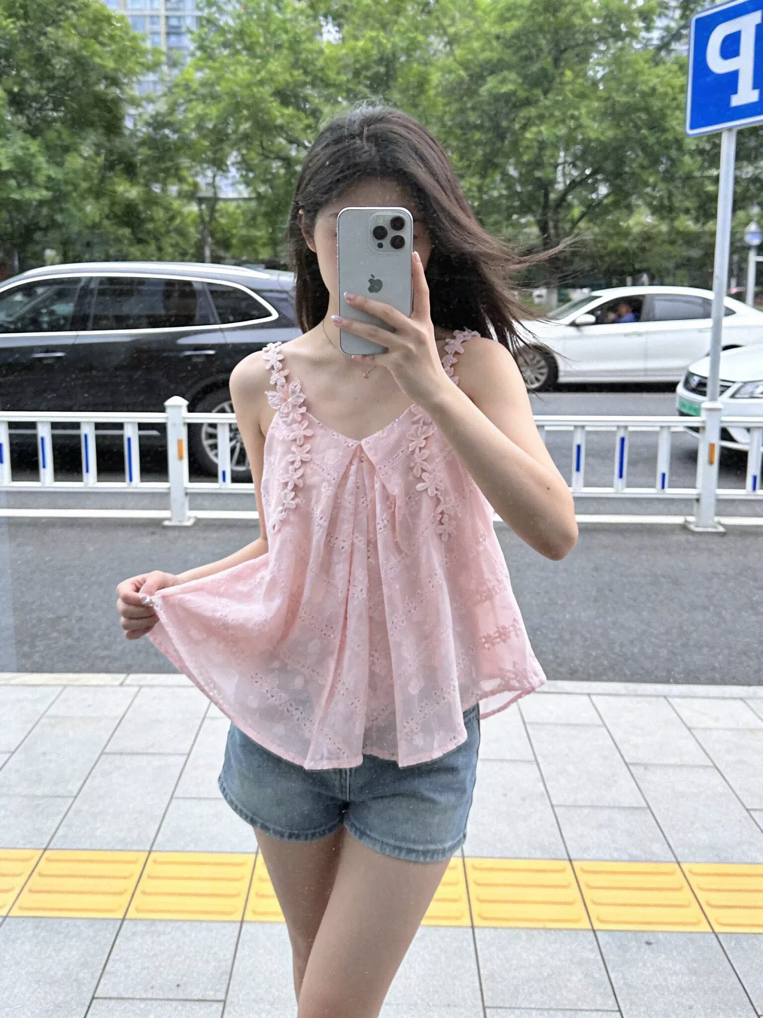 2026法式鏤空勾花背心女夏款絕美立體蝴蝶吊帶衫度假風裙擺小上衣