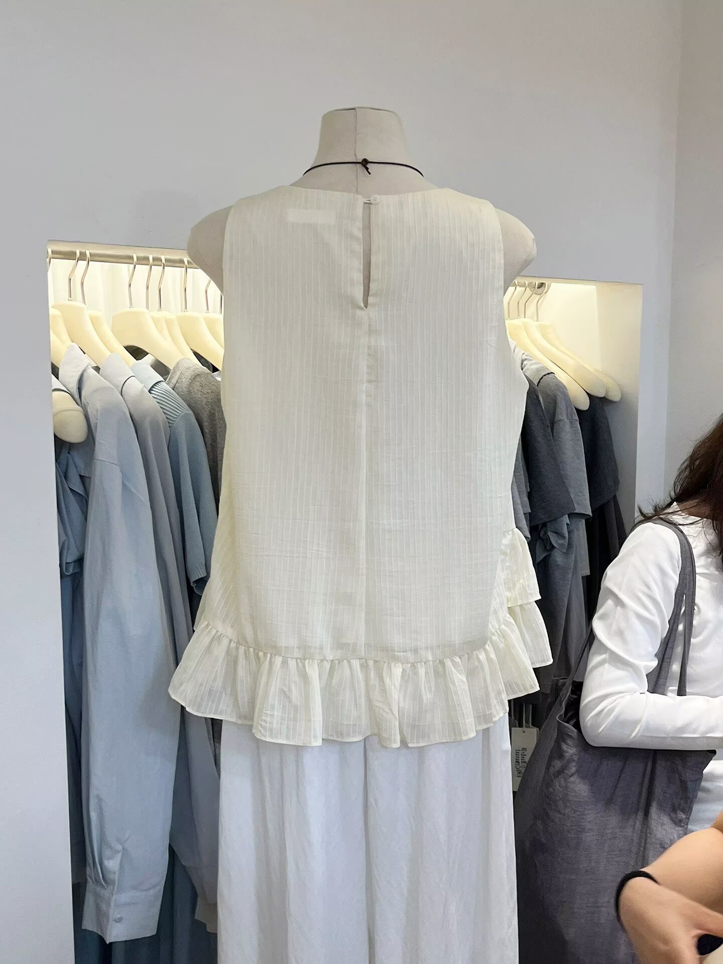 韓式棉麻背心女2026夏季新款時尚百搭寬松荷葉邊下擺花邊無袖上衣