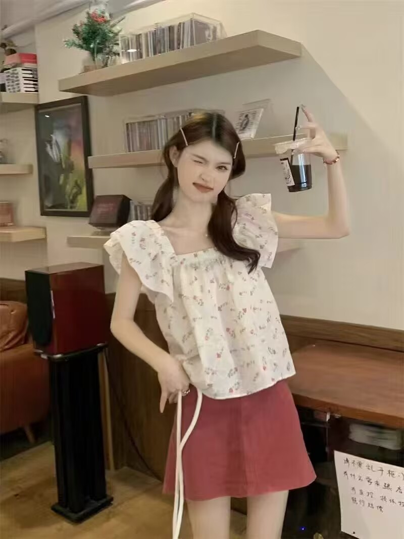 2026法式飛飛袖背心上衣女裝夏季設計感獨特學生寬松遮肉外穿襯衣