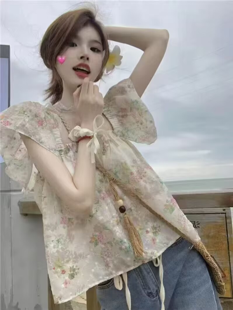 2026法式方領小飛袖背心高級感洋氣娃娃衫重工刺繡花朵襯衫女裝