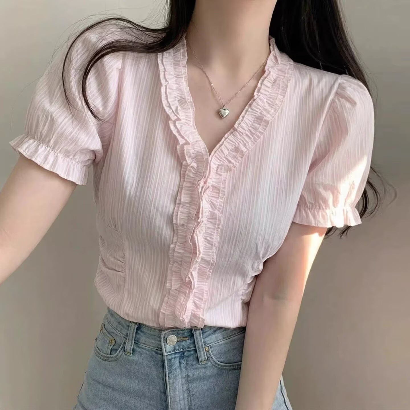 2026甜美短袖襯衫女夏季條紋木耳邊v領襯衣開衫修身泡泡袖上衣