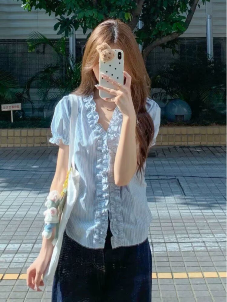 2026甜美短袖襯衫女夏季條紋木耳邊v領襯衣開衫修身泡泡袖上衣