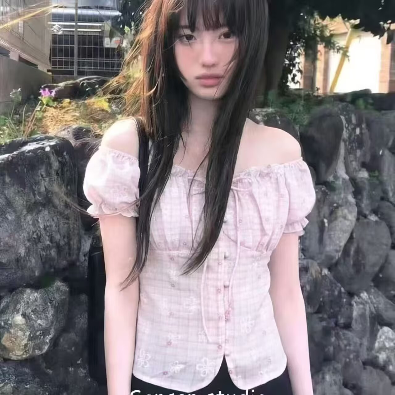 超好看一字露肩黃色短袖襯衫女2026夏新款胖mm漂亮小衫不規則上衣