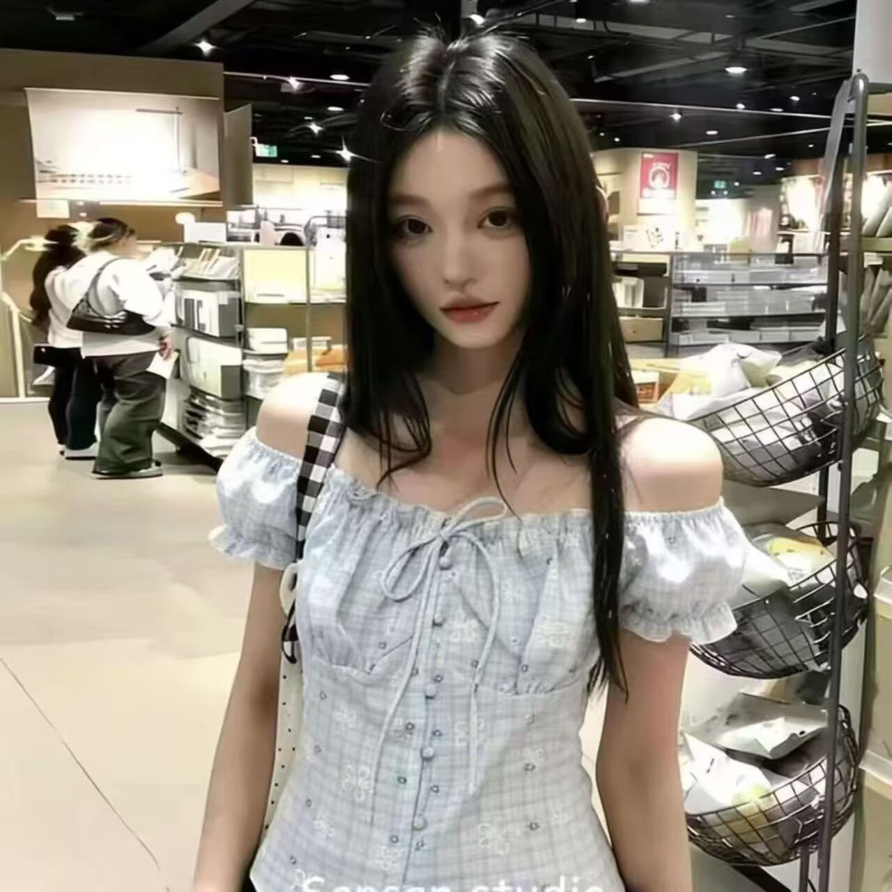 超好看一字露肩黃色短袖襯衫女2026夏新款胖mm漂亮小衫不規則上衣