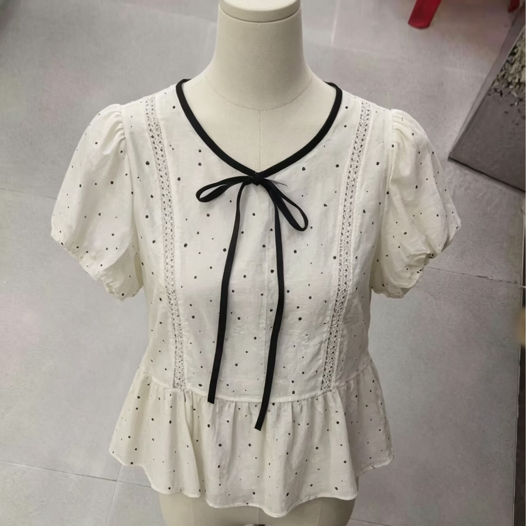 闊色杏色波點襯衫氣質小衫2026春夏季新款女娃娃衫設計感短款上衣