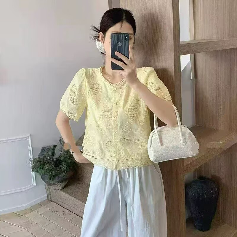 設計感刺繡鏤空勾花泡泡袖圓領襯衫女夏2026時尚休閑減齡寬松上衣