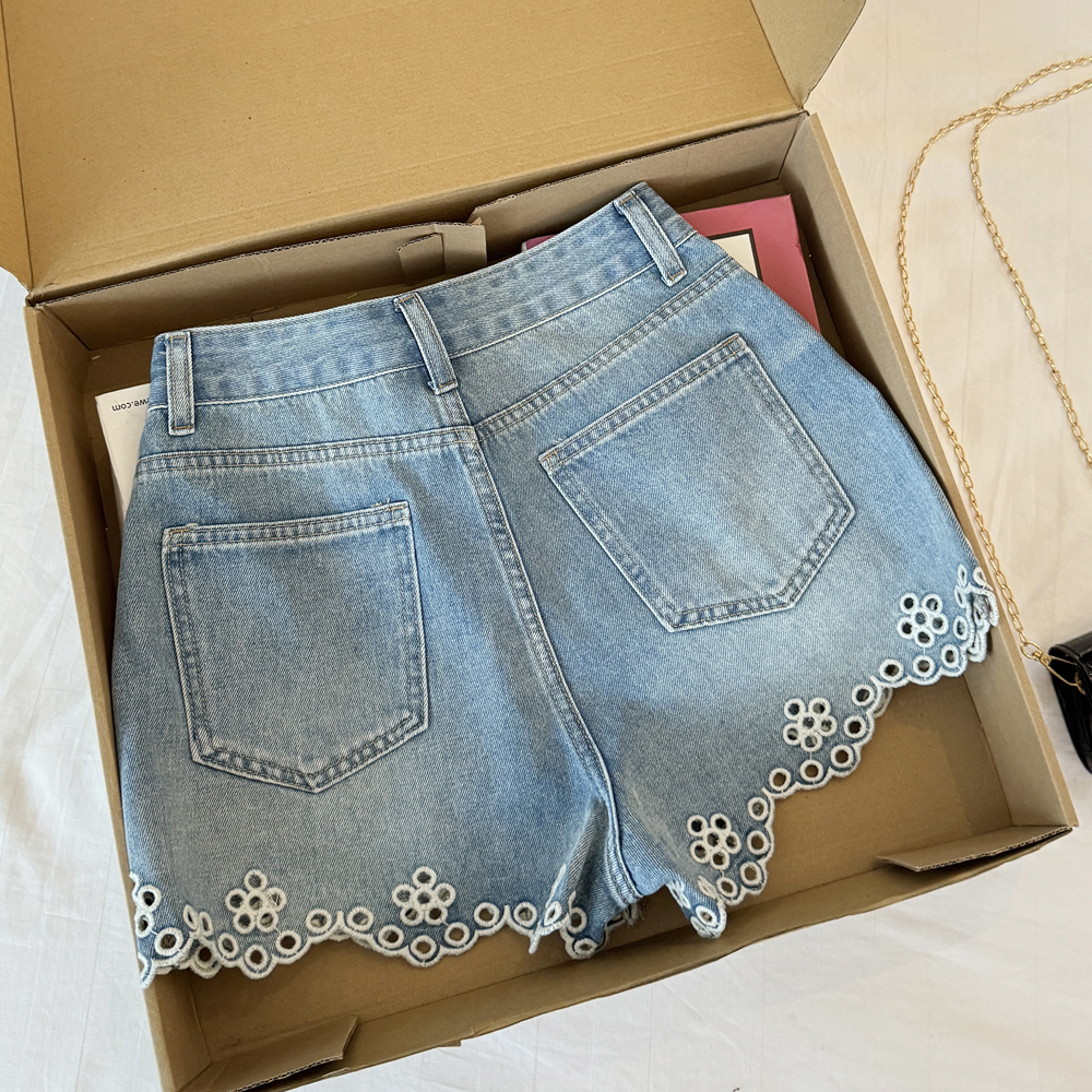 實拍國風鏤空刺繡花復古淺藍牛仔短褲女高腰a字顯瘦百搭闊腿褲子