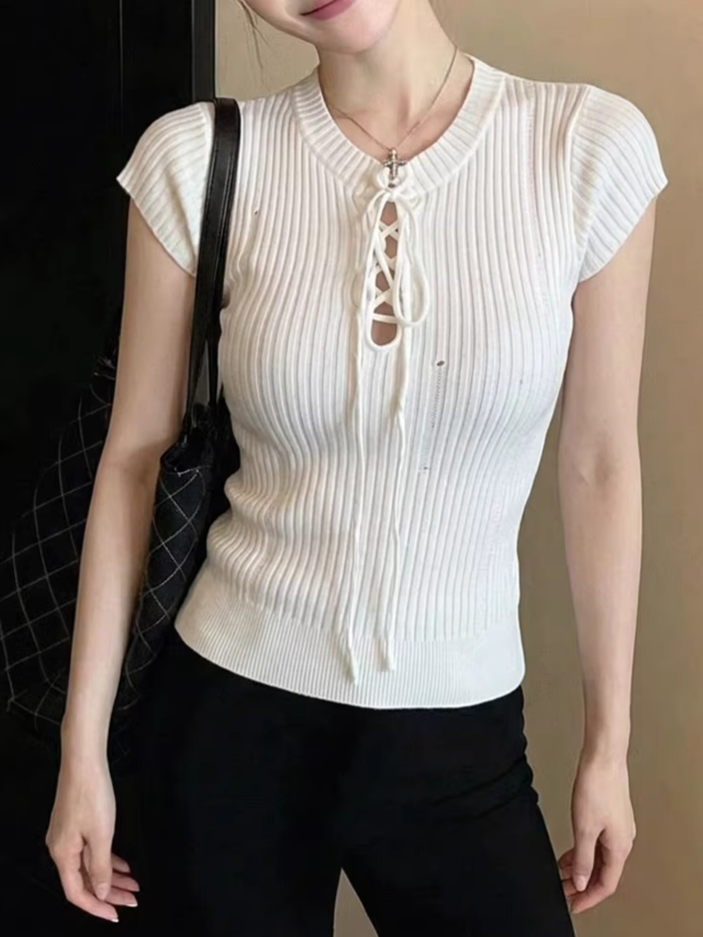 已到貨 系帶針織短袖T恤女夏小個子漂亮設計感修身短款上衣