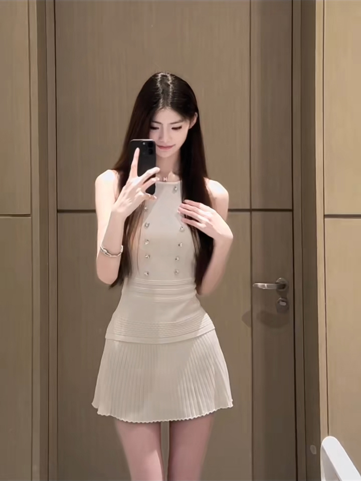 已到貨 氣質背心緊身顯身材上衣高百褶裙無袖排扣針織衫套裝女夏