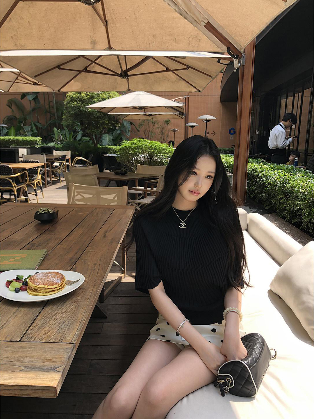 已到貨 夏季氣質簡約高級感豎坑條設計溫柔披肩斗篷針織衫