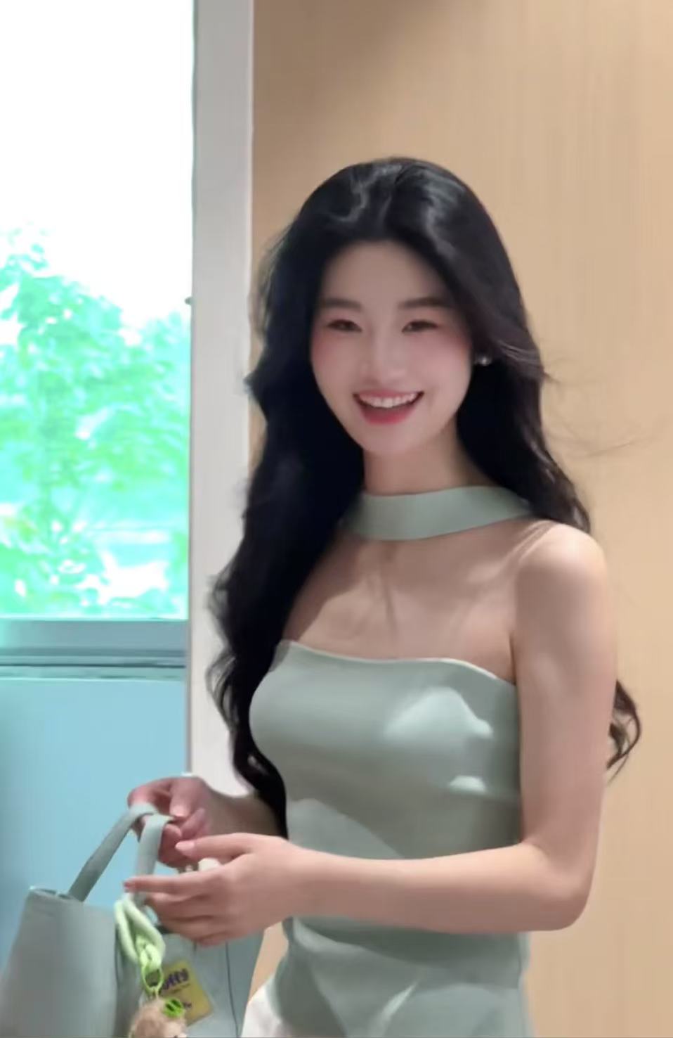 已到貨 獨特絕美掛脖吊帶背心女外穿夏季純欲修身顯瘦修身顯瘦女