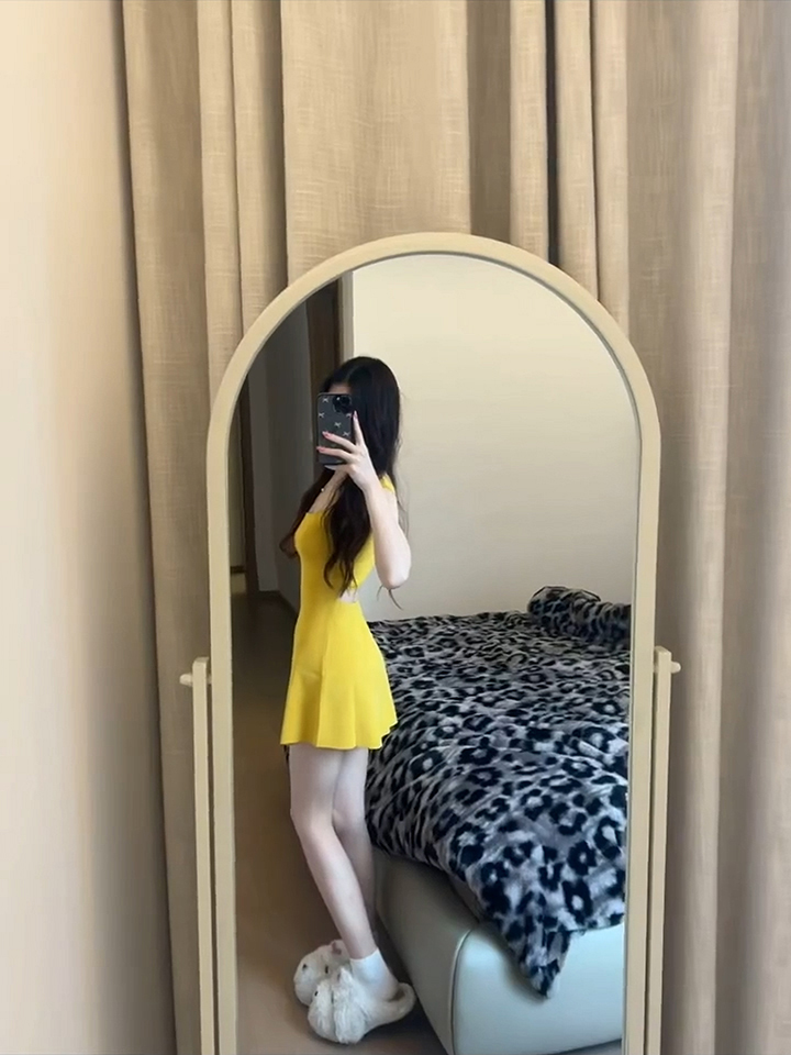 已到貨 純欲風氣質修身顯瘦美式甜辣設計感露腰無袖針織女夏季