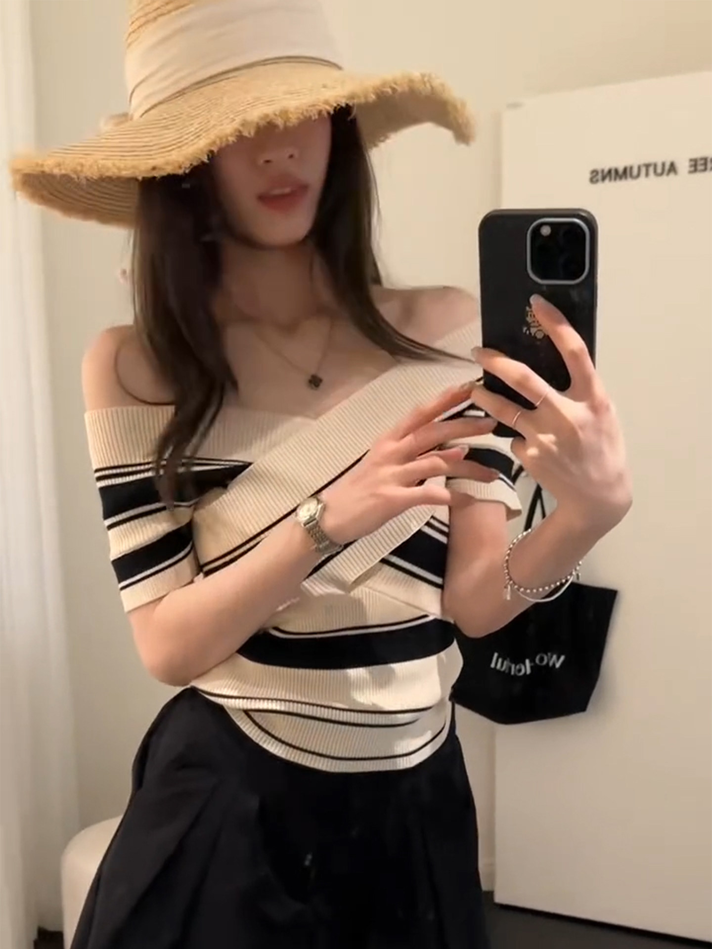 已到貨 撞色條紋交叉短袖針織衫女夏一字肩收腰修身短款上衣