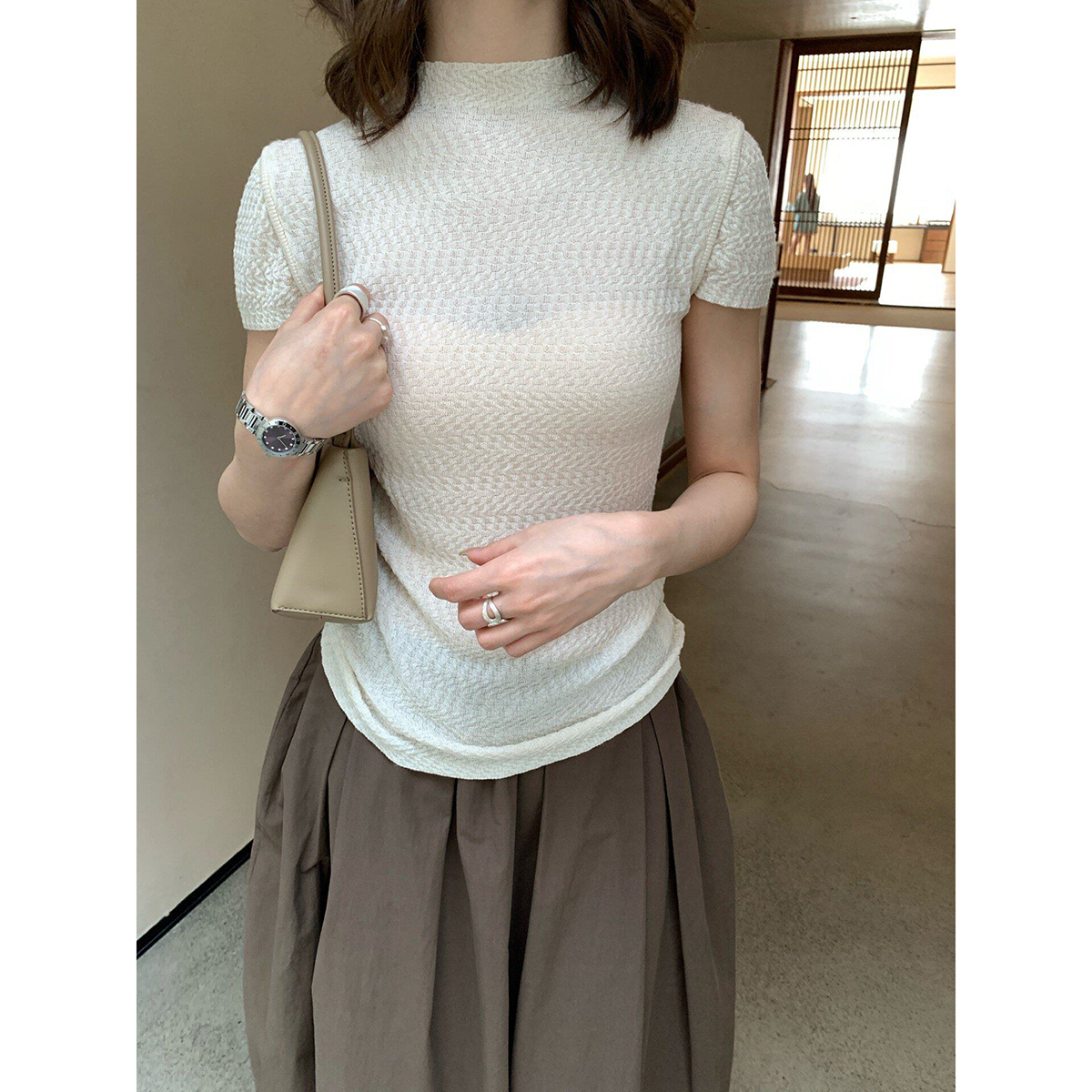 已到貨 赫本肌理感短袖針織衫女夏季法式半高領修身顯瘦短款上衣