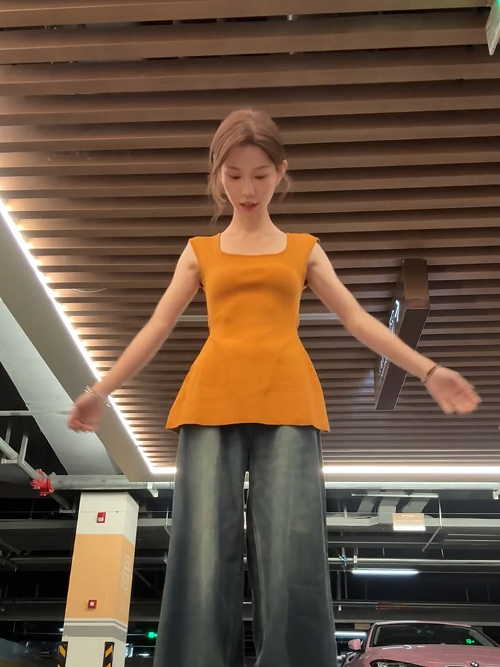 已到貨 純欲風氣質修身顯瘦美式甜辣設計感露腰無袖針織女夏