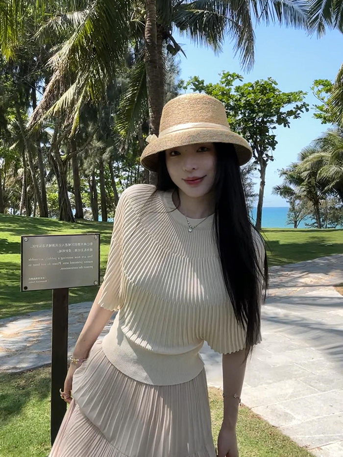 已到貨 夏季氣質簡約高級感豎坑條設計溫柔披肩斗篷針織衫