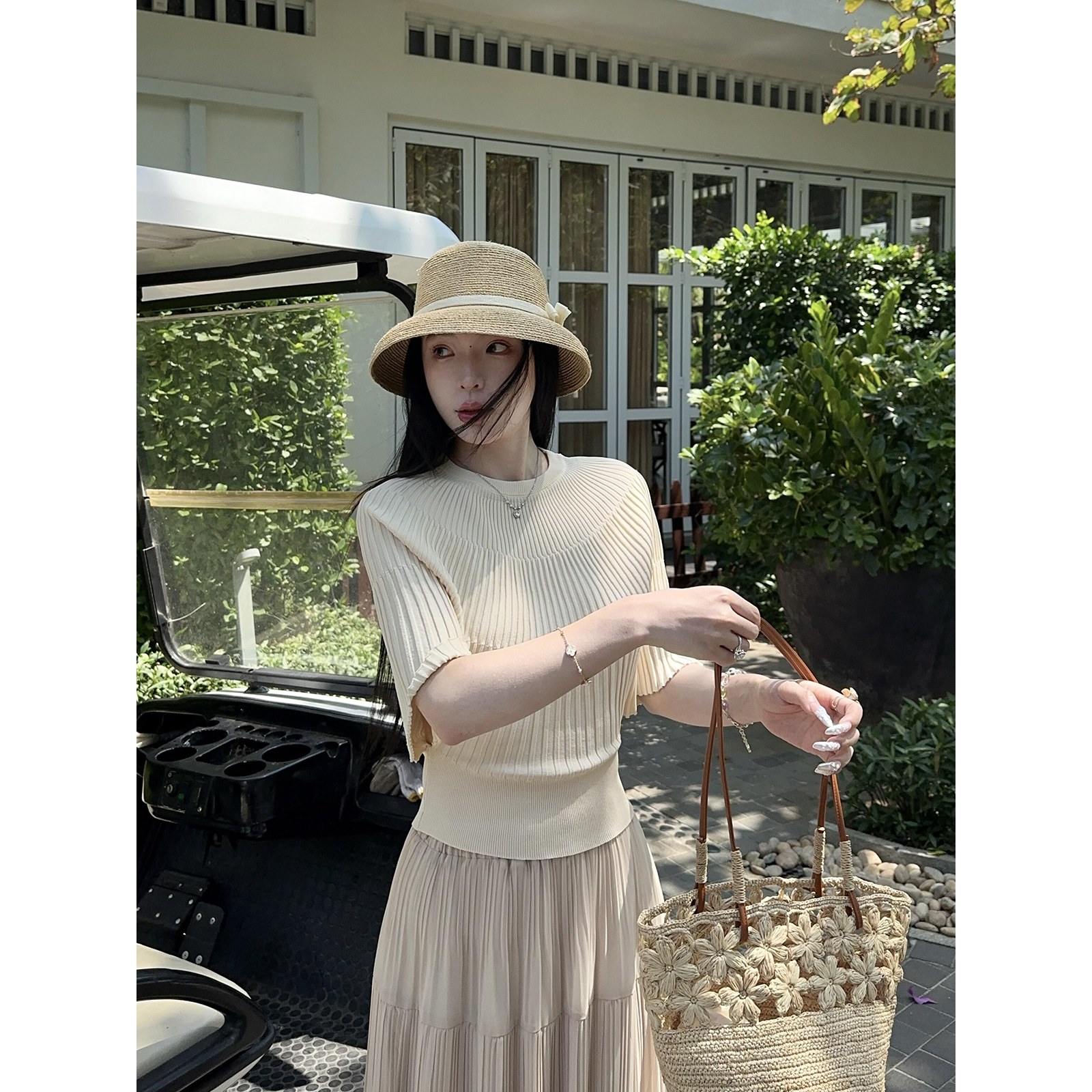 已到貨 夏季氣質簡約高級感豎坑條設計溫柔披肩斗篷針織衫
