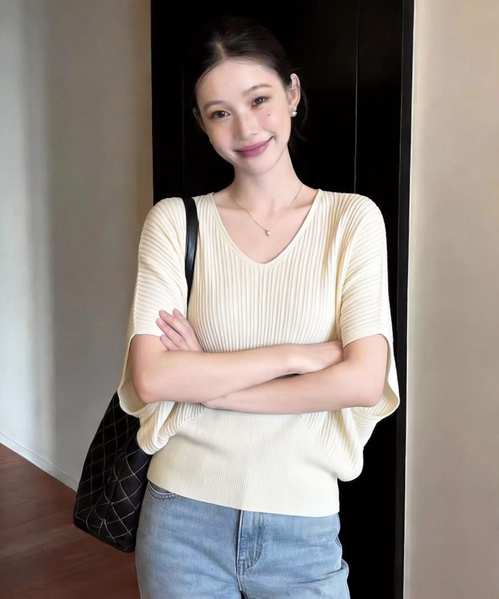 已到貨 V領蝙蝠袖冰絲針織T恤女夏季大碼胖mm設計感純色顯瘦上衣