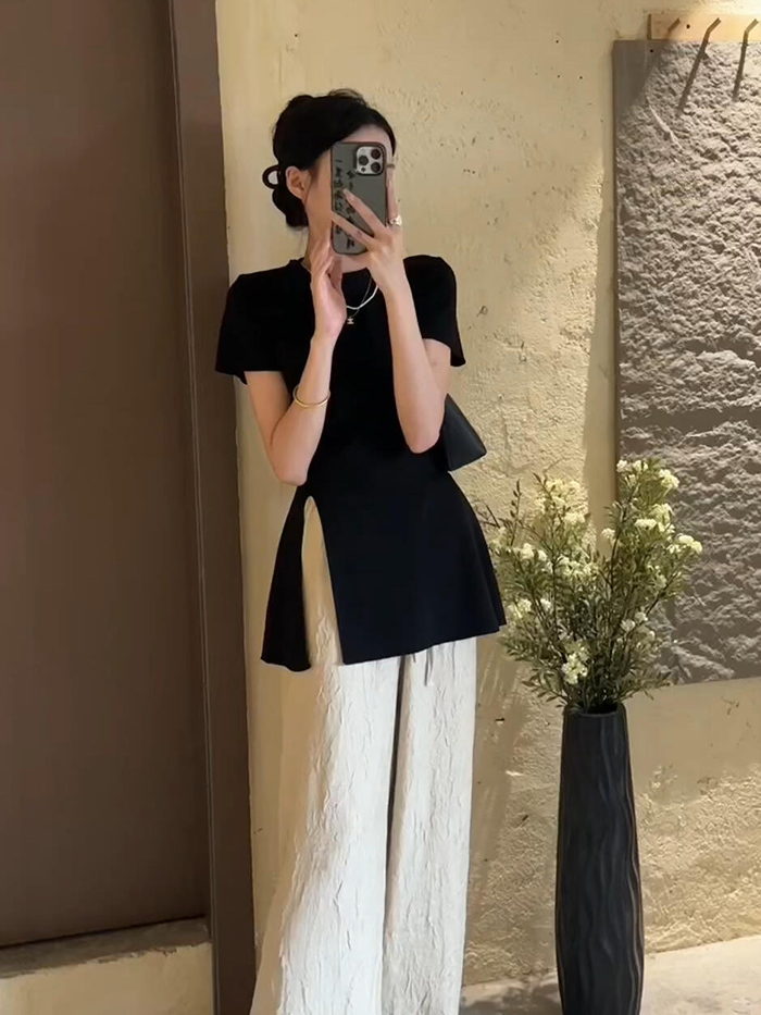 已到貨 黑色正肩短袖t恤女夏季小眾設計感獨特別致顯瘦開叉上衣女