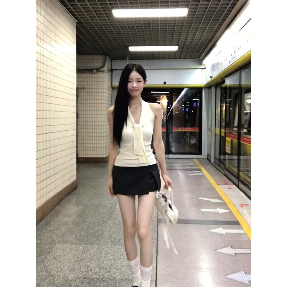 已到貨 蕾絲拼接領口飄帶慵懶感無袖掛脖背心彈力針織上衣女夏天