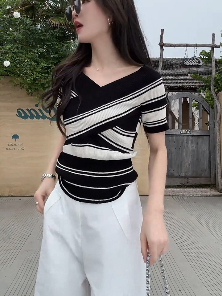 已到貨 撞色條紋交叉短袖針織衫女夏一字肩收腰修身短款上衣