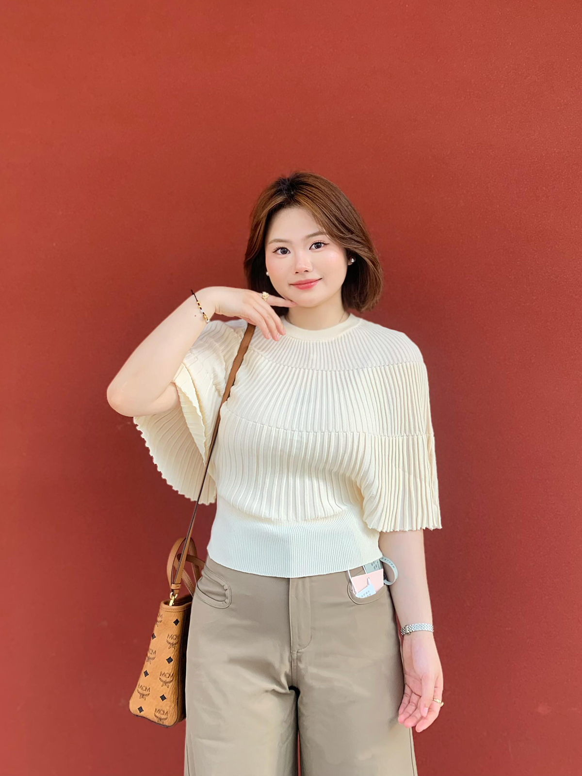 已到貨 蝙蝠袖冰絲針織T恤女夏季大碼胖mm設計感純色顯瘦上衣