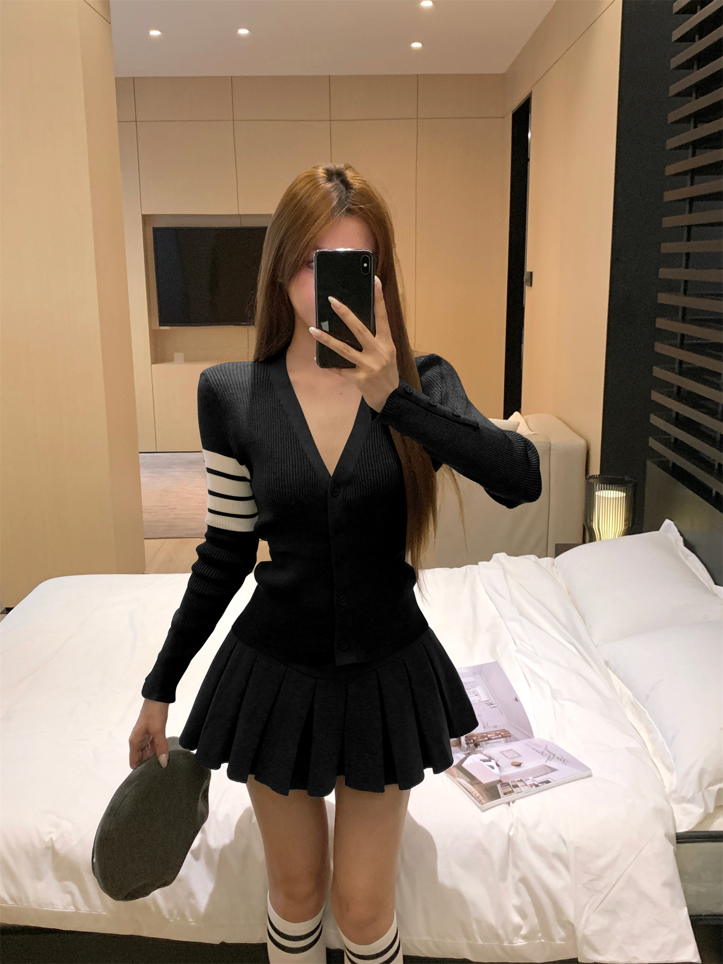 MY14969#  V领带扣露锁骨开衫长袖+毛呢百褶短裙女裝貨源服裝批發