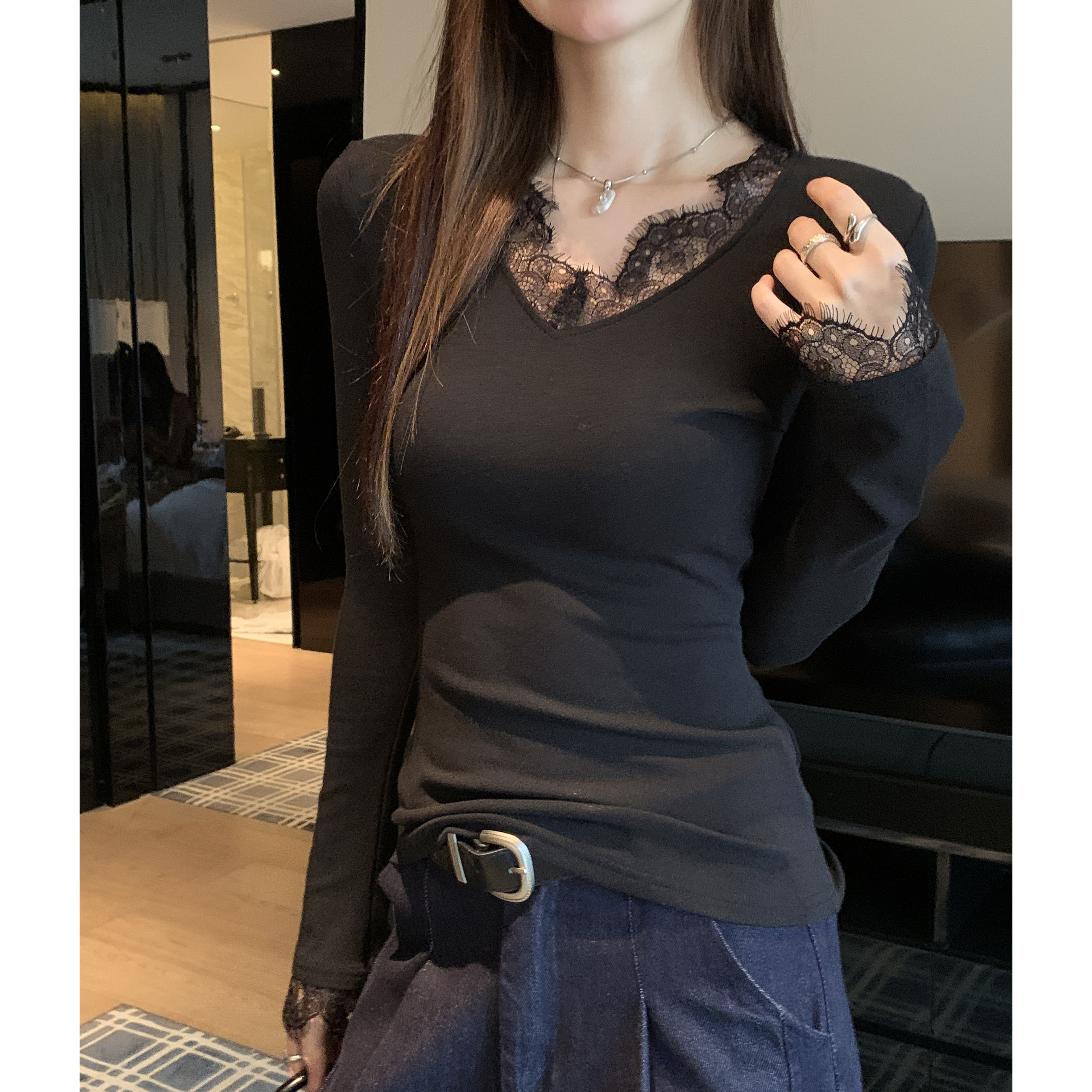 MY13475# 内搭打底衫新款黑色v领蕾丝花边收腰显瘦上衣女裝貨源服裝批發