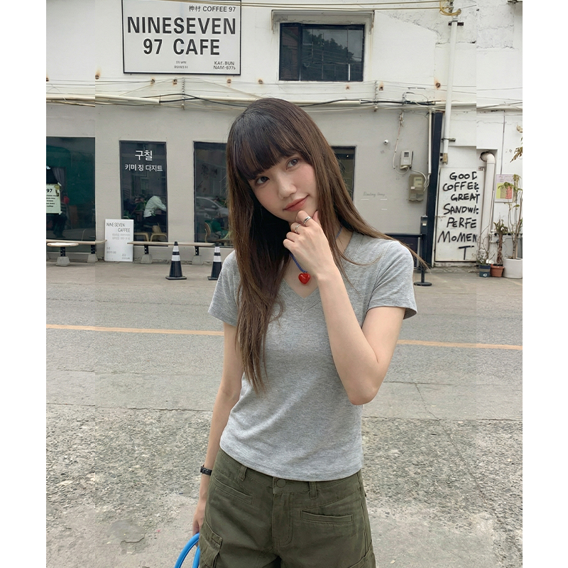 實拍實價辣妹露臍短款上衣2026新款美式氣質修身緊身灰色v領短袖t