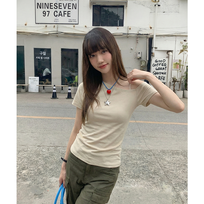 實拍實價斜肩短袖t恤女2026春季新款設計感百搭修身顯瘦露肩上衣