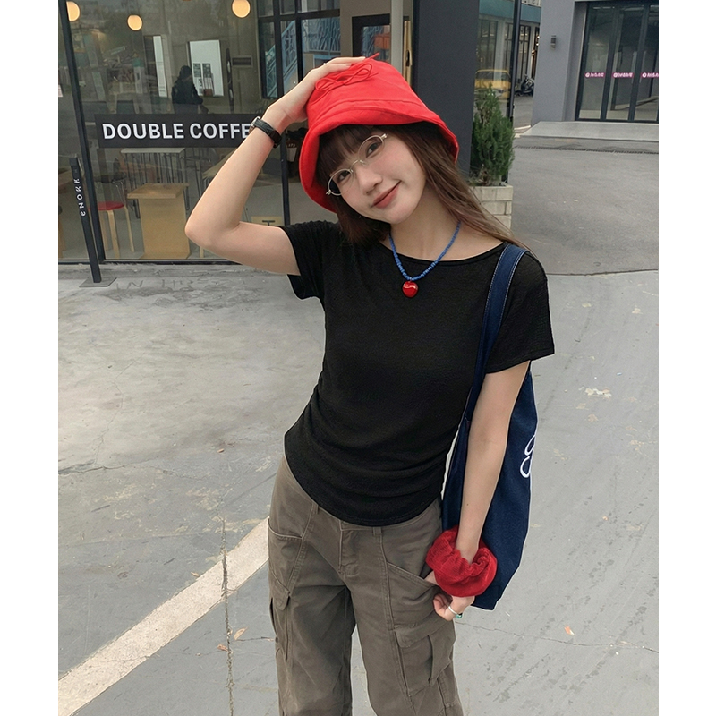 實拍實價一字肩短袖t恤女2026新款設計感收腰顯瘦斜肩漏鎖骨上衣